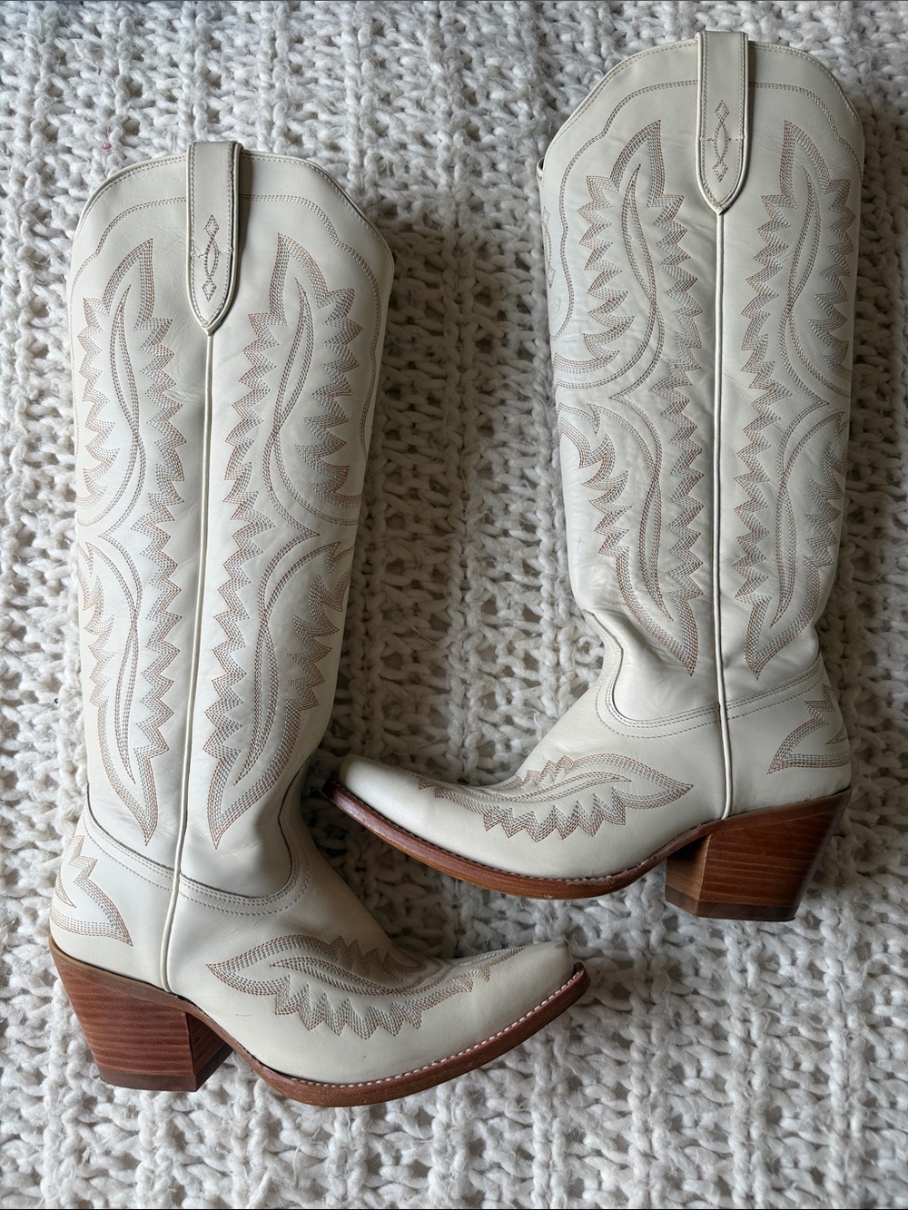 Ariat women’s white Casanova western snip toe cowboy boots